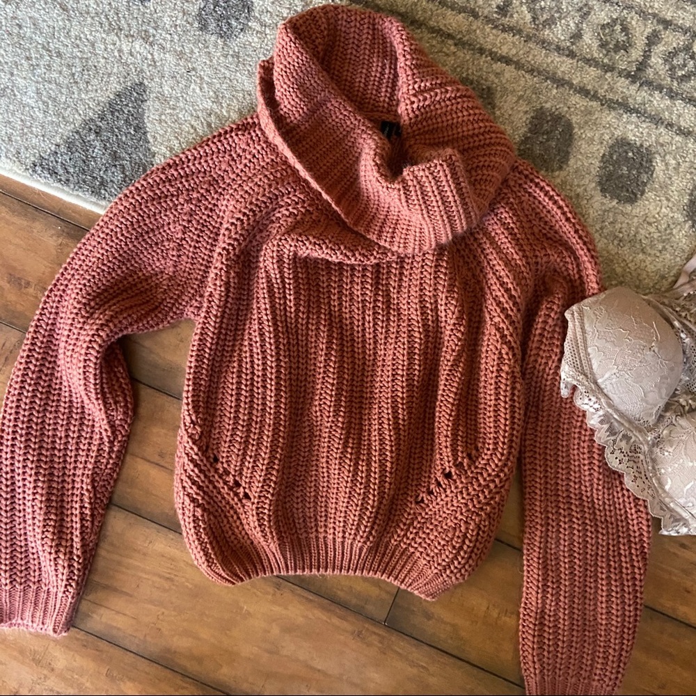 XS moon & Madison cowl neck crop sweater